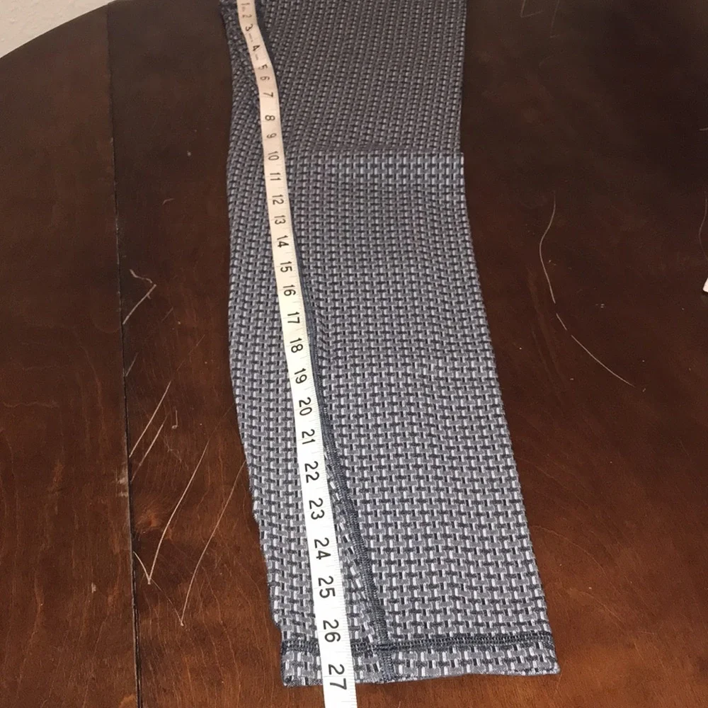 Ivivva by Lululemon GRAY with BLACK Blocked Pattern Girl’s Size 14 Leggings